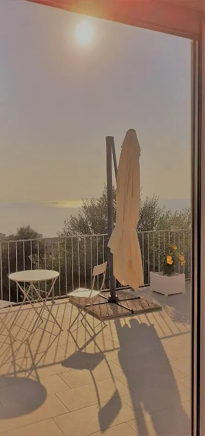 Affittacamere Villa Infinity ∞ Santa Teresa Di Riva Italia