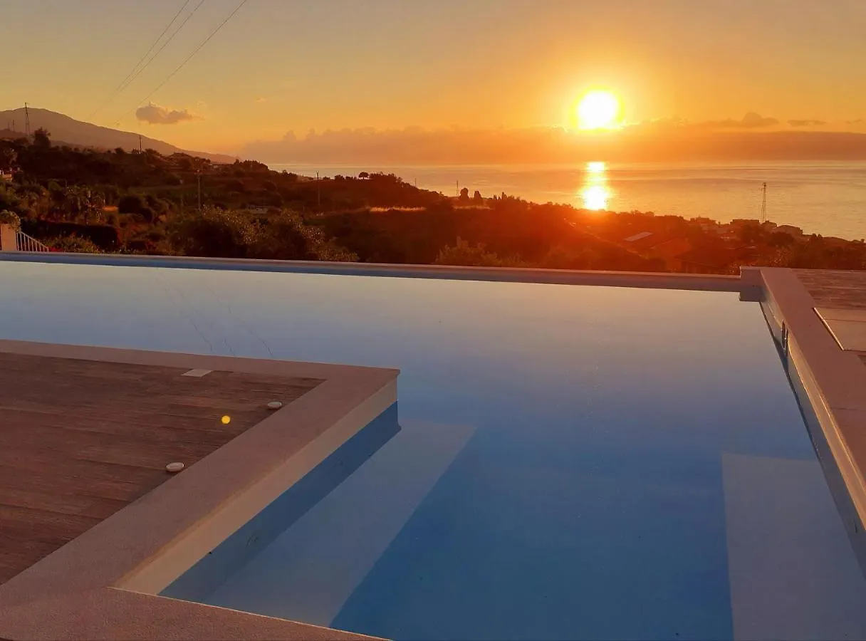 Villa Infinity ∞ Santa Teresa Di Riva Affittacamere