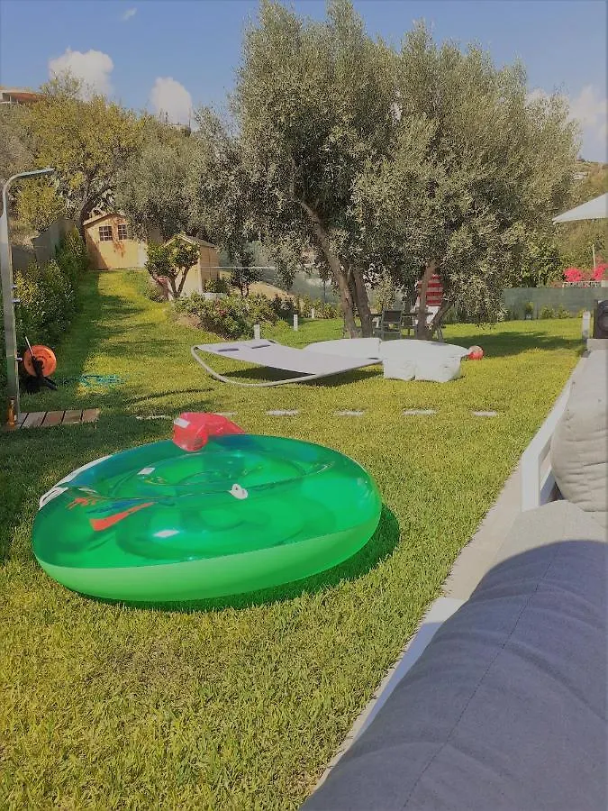 Villa Infinity ∞ Santa Teresa Di Riva 0*,