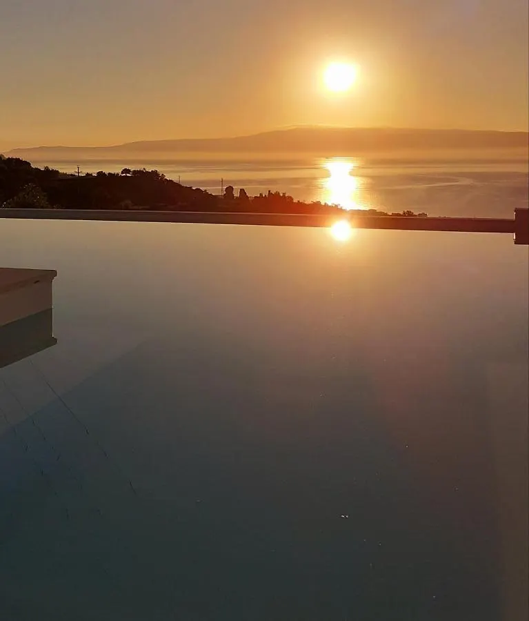 Villa Infinity ∞ Santa Teresa Di Riva 0*,